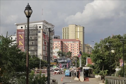 Phía Campuchia được chụp từ trạm kiểm soát biên giới Ban Pakkad ở quận Khlong Yai, tỉnh Chanthaburi, Thái Lan, ngày 16/6/2025. (Ảnh tư liệu: THX/TTXVN)