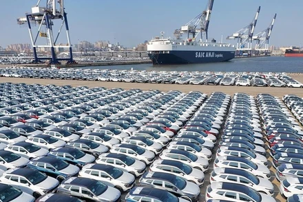 Lô ô-tô xuất khẩu tại cảng Yên Đài ở tỉnh Sơn Đông, Trung Quốc. (Ảnh: Xinhua)