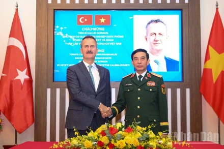 Bộ trưởng Quốc phòng, Đại tướng Phan Văn Giang đón Chủ tịch Cơ quan Công nghiệp quốc phòng Thổ Nhĩ Kỳ Haluk Gorgun thăm, làm việc tại Việt Nam. (Ảnh: THẾ ĐẠI)