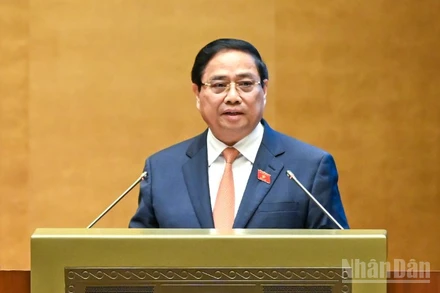 Thủ tướng Chính phủ Phạm Minh Chính trình bày Báo cáo kết quả thực hiện kế hoạch phát triển kinh tế-xã hội năm 2025 và 5 năm 2021-2025; dự kiến kế hoạch phát triển kinh tế-xã hội năm 2026. (Ảnh: DUY LINH)