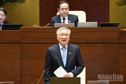 Phó Thủ tướng Thường trực Chính phủ Nguyễn Hòa Bình trả lời chất vấn của đại biểu Quốc hội. (Ảnh: DUY LINH)