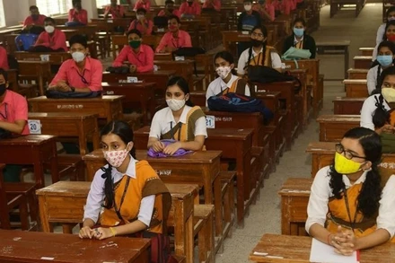 Lớp học mở cửa trở lại sau đại dịch Covid-19 tại Agartala, thủ phủ của bang Tripura, đông bắc Ấn Độ, ngày 7/12/2020. (Ảnh minh họa: Xinhua)