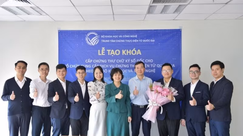 Lễ tạo khóa cấp chứng thư chữ ký số gốc cho Tổ chức cung cấp dịch vụ chứng thực điện tử quốc gia.