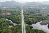 Phân khu Sườn đồi, khu vực núi Dương Ba Làng qua xã Hòa Sơn cũ.