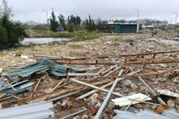 Cảnh tan hoang tại khu du lịch Hải Tiến.