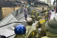 Lực lượng tại chỗ ở Thanh Hóa khắc phục hậu quả bão số 10.