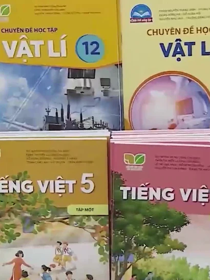 [Video] “Dẹp loạn” sách giáo khoa