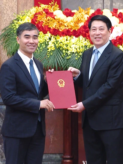 [Video] Chủ tịch nước Lương Cường trao quyết định bổ nhiệm 16 Đại sứ