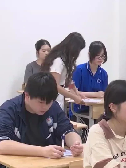 [Video] Hà Nội công bố ngoại ngữ là môn thi thứ ba vào lớp 10
