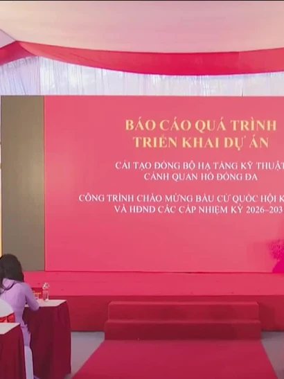 [Video] Gắn biển công trình cải tạo hạ tầng, cảnh quan hồ Đống Đa