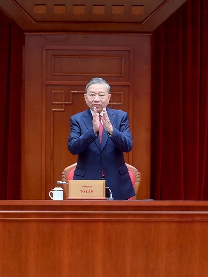 Tổng Bí thư Tô Lâm và các đồng chí lãnh đạo Đảng, Nhà nước chủ trì gặp mặt thành viên các Tiểu ban chuẩn bị Đại hội XIV của Đảng và Ban Chỉ đạo tổng kết 40 năm đổi mới. (Ảnh: ĐĂNG KHOA)