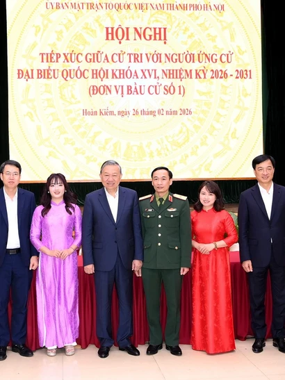Tổng Bí thư Tô Lâm và các đại biểu dự Hội nghị tiếp xúc giữa cử tri với người ứng cử đại biểu Quốc hội khóa XVI, nhiệm kỳ 2026-2031, đơn vị bầu cử số 1, thành phố Hà Nội. (Ảnh: ĐĂNG KHOA)