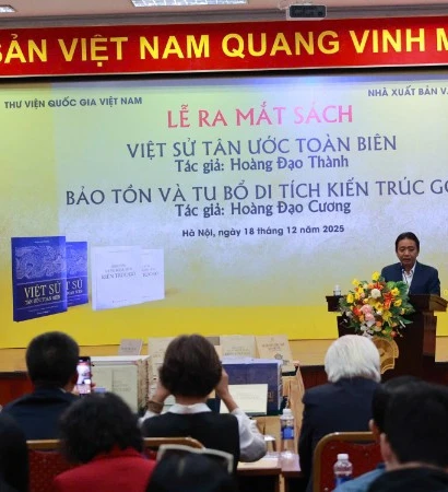 Dòng họ Hoàng Đạo đã trao tặng gần 40 đầu sách do các tác giả trong dòng họ nghiên cứu, biên soạn cho Thư viện Quốc gia Việt Nam, bổ sung nguồn tư liệu quý phục vụ công tác lưu giữ, nghiên cứu và lan tỏa tri thức.