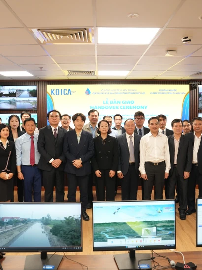Lãnh đạo Cục Quản ly và Xây dựng công trình thủy lợi và các chuyên gia của dự án: “Xây dựng hệ thống quản lý thông tin thủy lợi tổng hợp tại lưu vực sông Mã”.