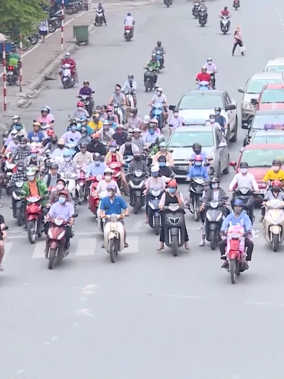 [Video] Đề xuất bảo đảm quỹ đất cho bãi đỗ và trạm sạc khi hạn chế xe xăng