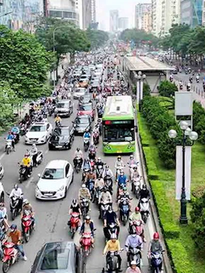 [Video] Hà Nội di dời cây xanh, mở rộng 12 nút giao thông trọng điểm