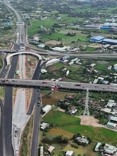 [Video] Nút giao Mỹ Yên dần hoàn thiện, kết nối ba tuyến cao tốc trọng điểm