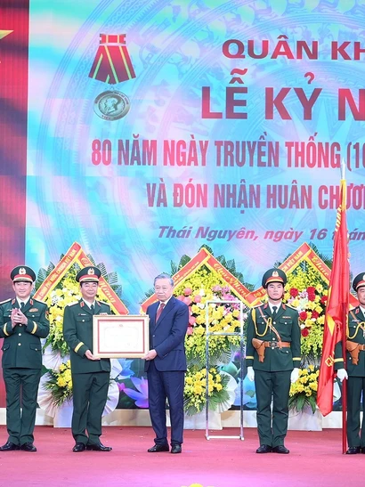 Ảnh - Trang 1 Tổng Bí Thư Tô Lâm Trao Huân Chương Hồ Chí Minh Tặng Lực Lượng Vũ Trang Quân Khu 1.
