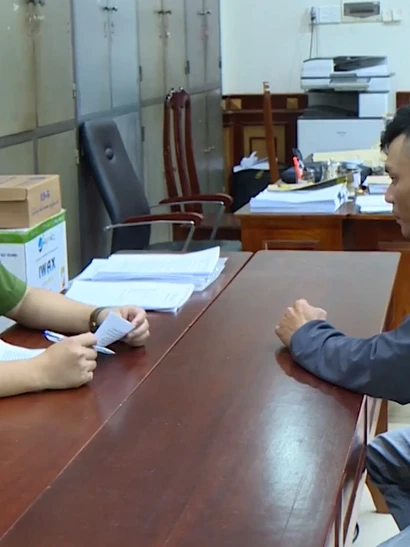 [Video] Phát hiện gần 190kg pháo nổ giấu trong khoang bí mật xe bán tải tại Đắk Lắk