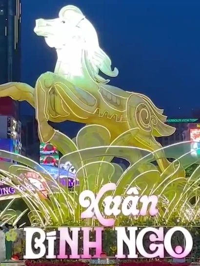 [Video] Đường hoa Nguyễn Huệ mở cửa đến mùng 6 Tết, đại cảnh giữ lại trưng bày đến 22/3