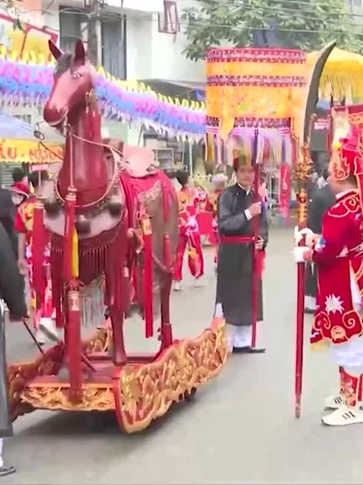 [Video] Độc đáo điệu múa “Con đĩ đánh bồng” trong lễ hội làng Triều Khúc