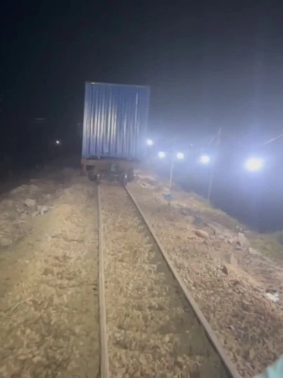 [Video] Thông tuyến đường sắt Bắc - Nam sau mưa lũ