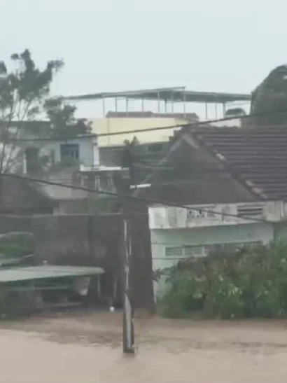 [Video] Người dân Đắk Lắk thiếu nước sạch sau lũ lớn