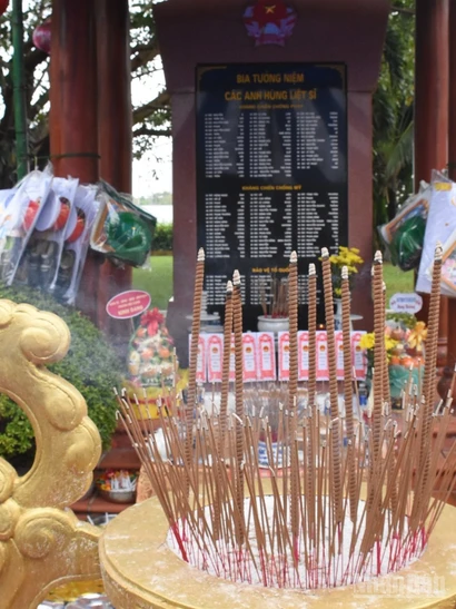 Đình Nại Nam - nơi có bia tưởng niệm các anh hùng liệt sĩ hy sinh qua các thời kỳ của phường Hòa Cường. Đây cũng là nơi khắc tên 10 người con của vùng đất Đà Nẵng anh dũng hy sinh trong trận hải chiến Gạc Ma ở Trường Sa năm 1988. (Ảnh: ANH ĐÀO)