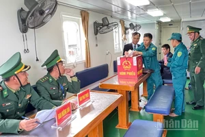 [Video] Quảng Trị: Tổ chức bầu cử cho các lực lượng làm nhiệm vụ trên biển