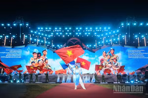 Một tiết mục biểu diễn nghệ thuật trong đêm khai mạc Lễ hội Vì hòa bình 2026.