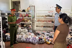 Phòng Cảnh sát kinh tế Công an tỉnh Quảng Trị khởi tố chủ cửa hàng bán sản phẩm giả các thương hiệu nổi tiếng.