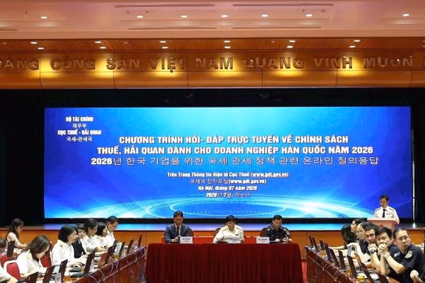 Quang cảnh hội nghị giải đáp chính sách thuế và hải quan.