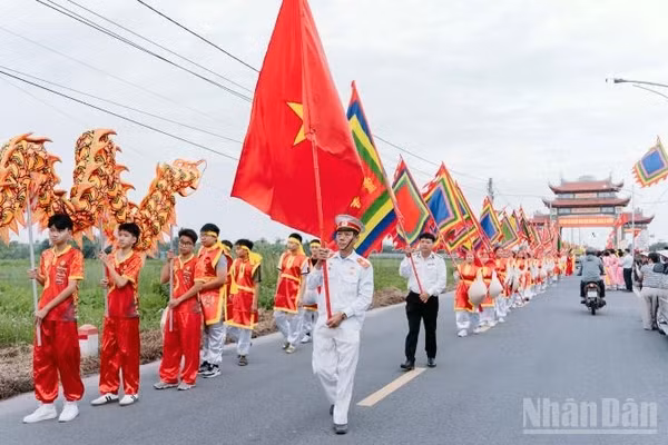 Lễ hội truyền thống làng Ô Trình được tổ chức với quy mô lớn. (Ảnh MAI TÚ)