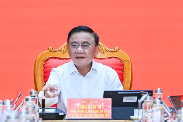 Thường trực Ban Bí thư Trần Cẩm Tú, Bí thư Đảng ủy các cơ quan Đảng Trung ương phát biểu tại hội nghị. (Ảnh: DUY LINH)