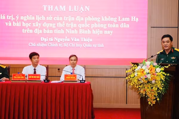 Đại biểu trình bày tham luận tại hội thảo. (Ảnh: Đức Lam)