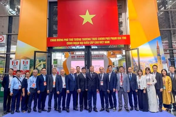 Các đại biểu tham dự Hội chợ Trung Quốc-ASEAN lần thứ 23 (CAEXPO-23) tại thành phố Nam Ninh (Quảng Tây, Trung Quốc). (Ảnh: CTV)