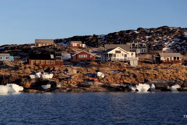 Quang cảnh gần thủ phủ Nuuk, Greenland. (Ảnh: THX/TTXVN)