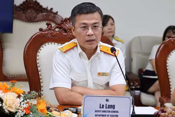 Phó Cục trưởng Cục Thuế Lê Long chào mừng các chuyên gia IMF đến làm việc với cơ quan thuế Việt Nam. (Nguồn: Cục Thuế)