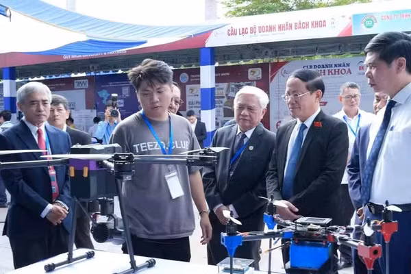 Sản phẩm công nghệ của doanh nghiệp được giới thiệu tại hội nghị Khoa học và Triển lãm quốc tế về Điều khiển và Tự động hóa lần thứ 8. (Ảnh: HỘI TỰ ĐỘNG HÓA)