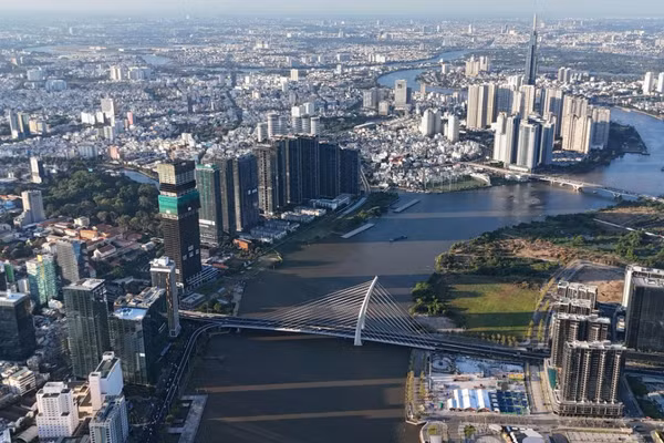 Thành phố Hồ Chí Minh nhìn từ trên cao. (Ảnh: LÊ MẠNH LINH)