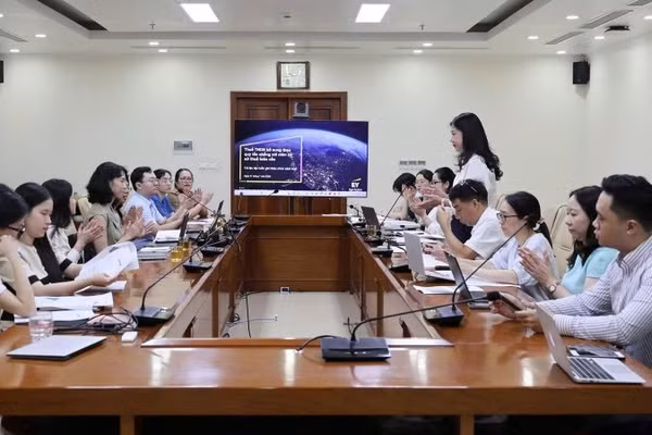 Bà Trần Thị Hải Yến, Phó Chi cục trưởng Chi cục Thuế doanh nghiệp lớn phát biểu khai mạc lớp tập huấn.