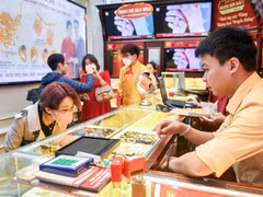 Nhiều người thường mua vàng để tích trữ.