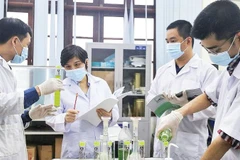 Giáo sư, Tiến sĩ Vũ Thị Thu Hà cùng nhóm nghiên cứu tại Phòng thí nghiệm trọng điểm Công nghệ Lọc, Hóa dầu.