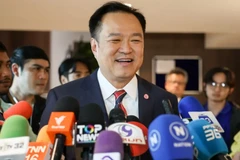 Thủ tướng Thái Lan Anutin Charnvirakul tại trụ sở đảng Bhumjaithai.