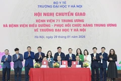 Lãnh đạo các đơn vị ký kết chuyển giao tại Hội nghị.