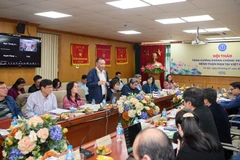 Các đại biểu trao đổi, thảo luận tại hội thảo.