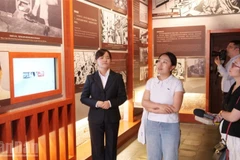 Du khách tham quan Khu di tích Chủ tịch Hồ Chí Minh tại Côn Minh, tỉnh Vân Nam, Trung Quốc.