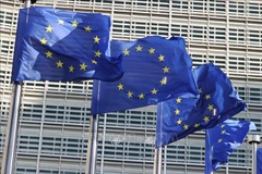 Cờ Liên minh châu Âu tại Brussels, Bỉ. (Ảnh: THX/TTXVN)