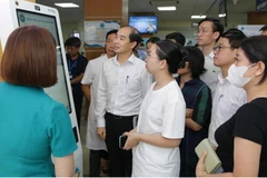 Lãnh đạo Sở Y tế Hà Nội kiểm tra trang thiết bị phục vụ triển khai bệnh án điện tử tại Bệnh viện đa khoa Hà Đông