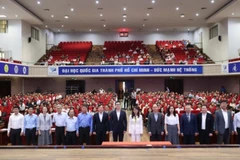 Các đại biểu tham dự hội thảo. (Ảnh: KHẮC HIẾU)